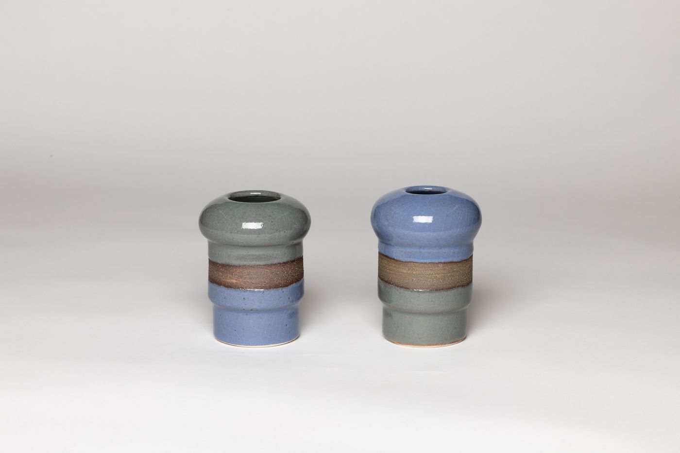 Set of two medium pots, porcelanous stoneware