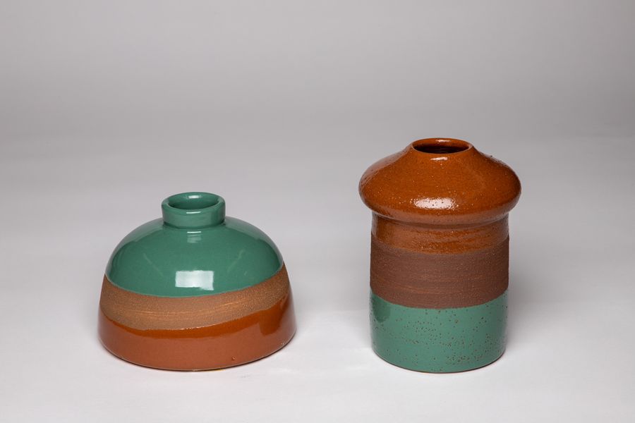 Set of two medium pots, porcelanous stoneware