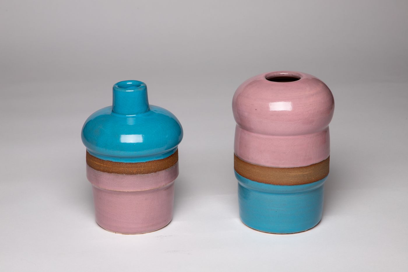 Set of two medium pots, porcelanous stoneware