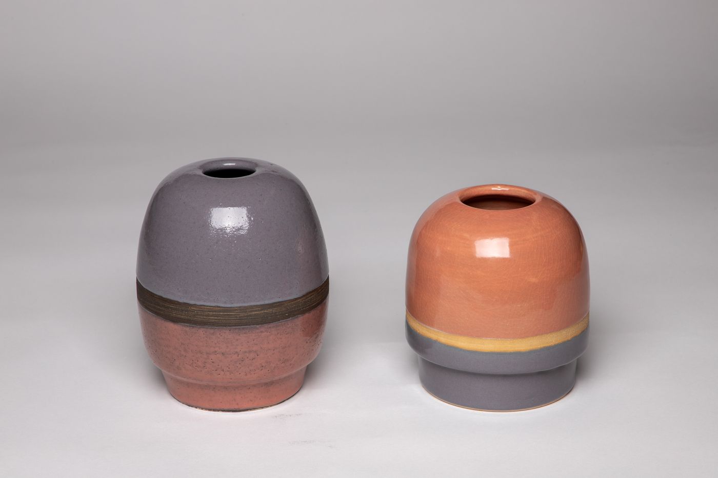 Set of two medium pots, porcelanous stoneware