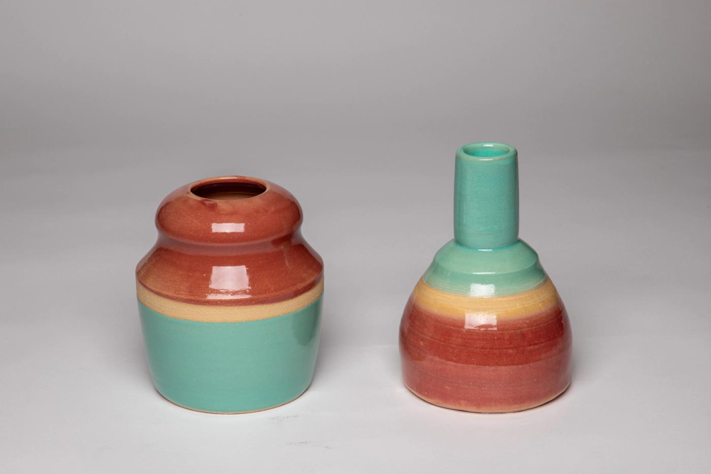 Set of two medium pots, porcelanous stoneware