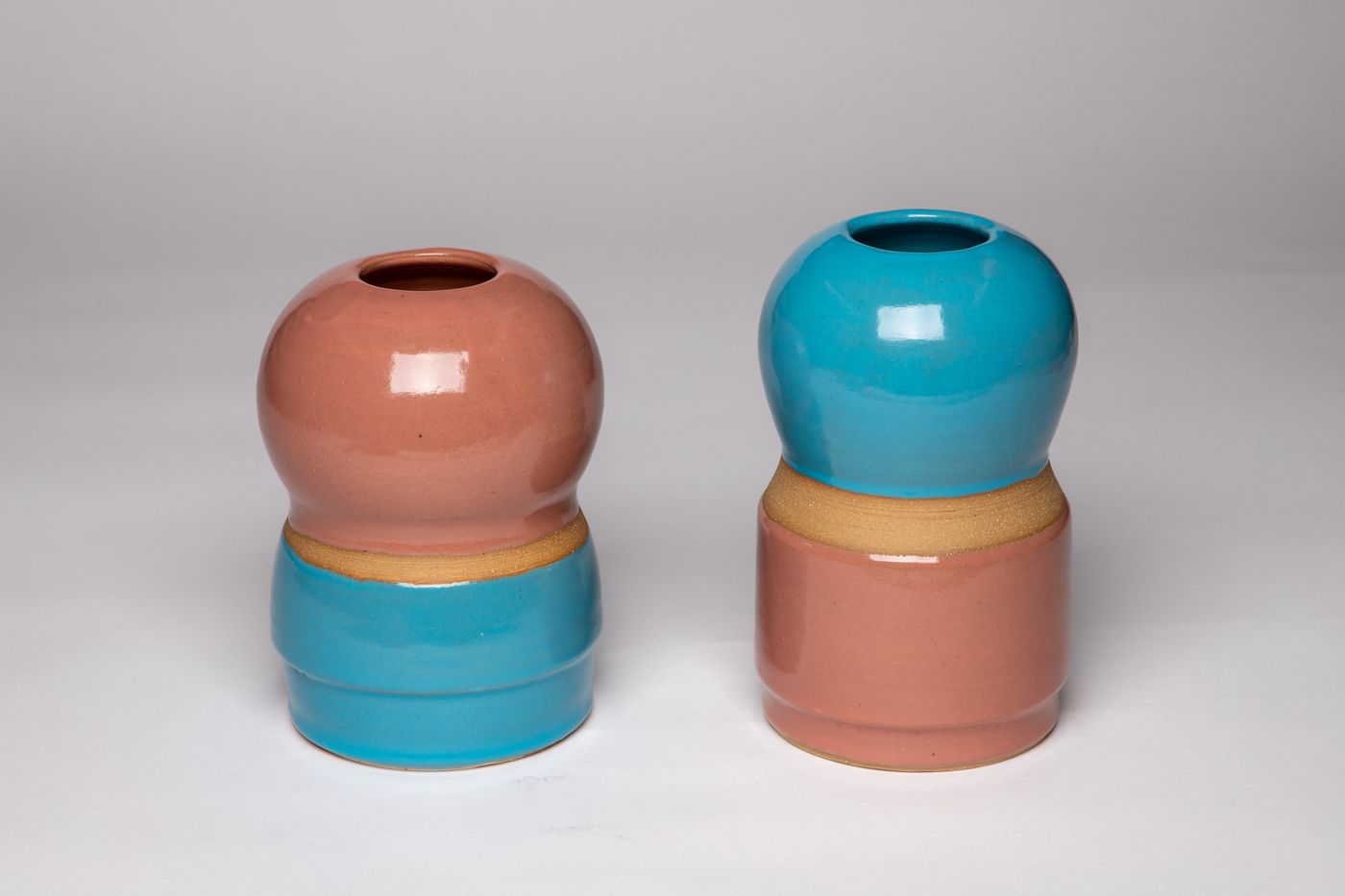 Set of two medium pots, porcelanous stoneware