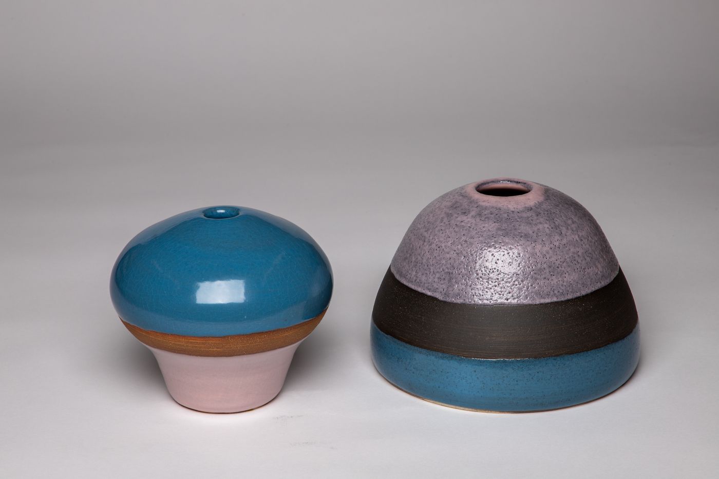 Set of two medium pots, porcelanous stoneware