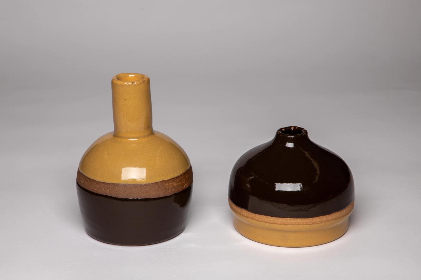 Set of two medium pots, porcelanous stoneware