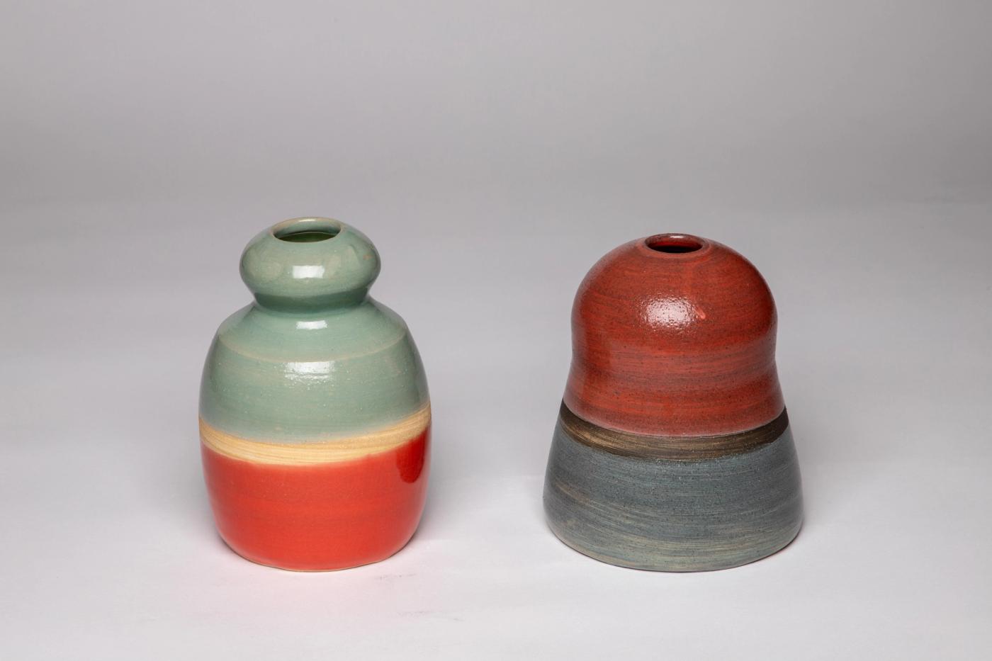 Image of Set of two medium pots, 2024: Porcelanous stoneware