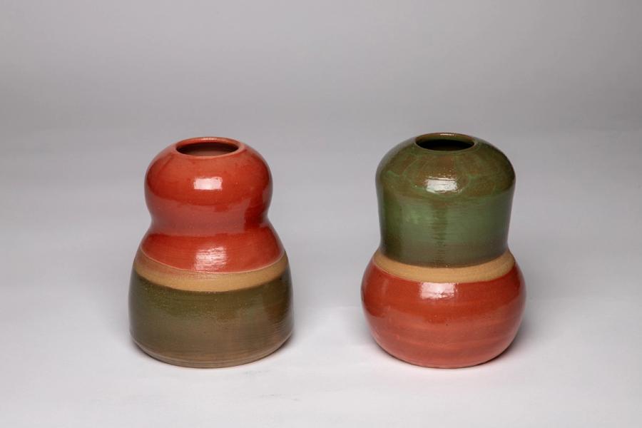 Set of two medium pots, porcelanous stoneware