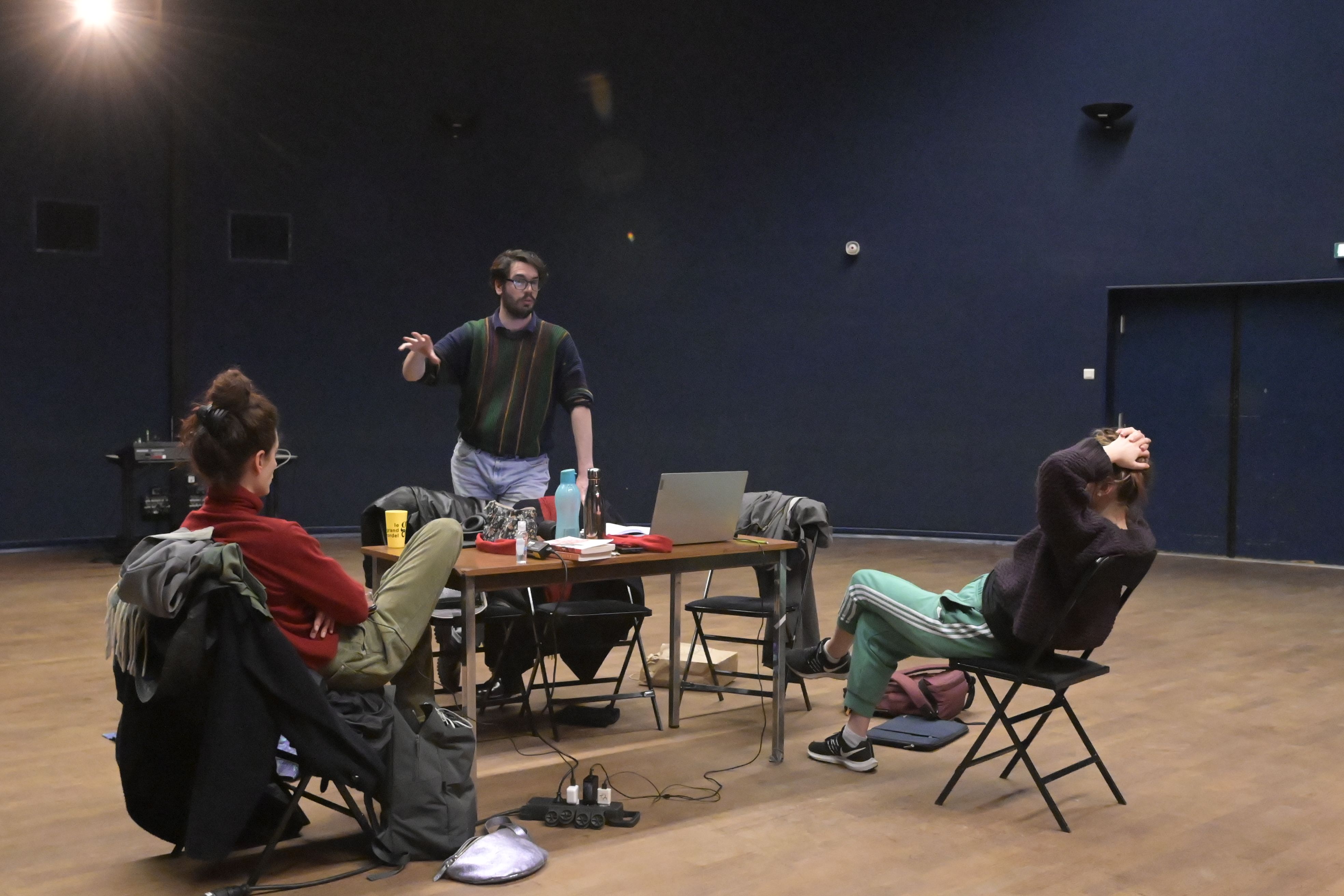 équipe du Bestiaire en réunion de travail