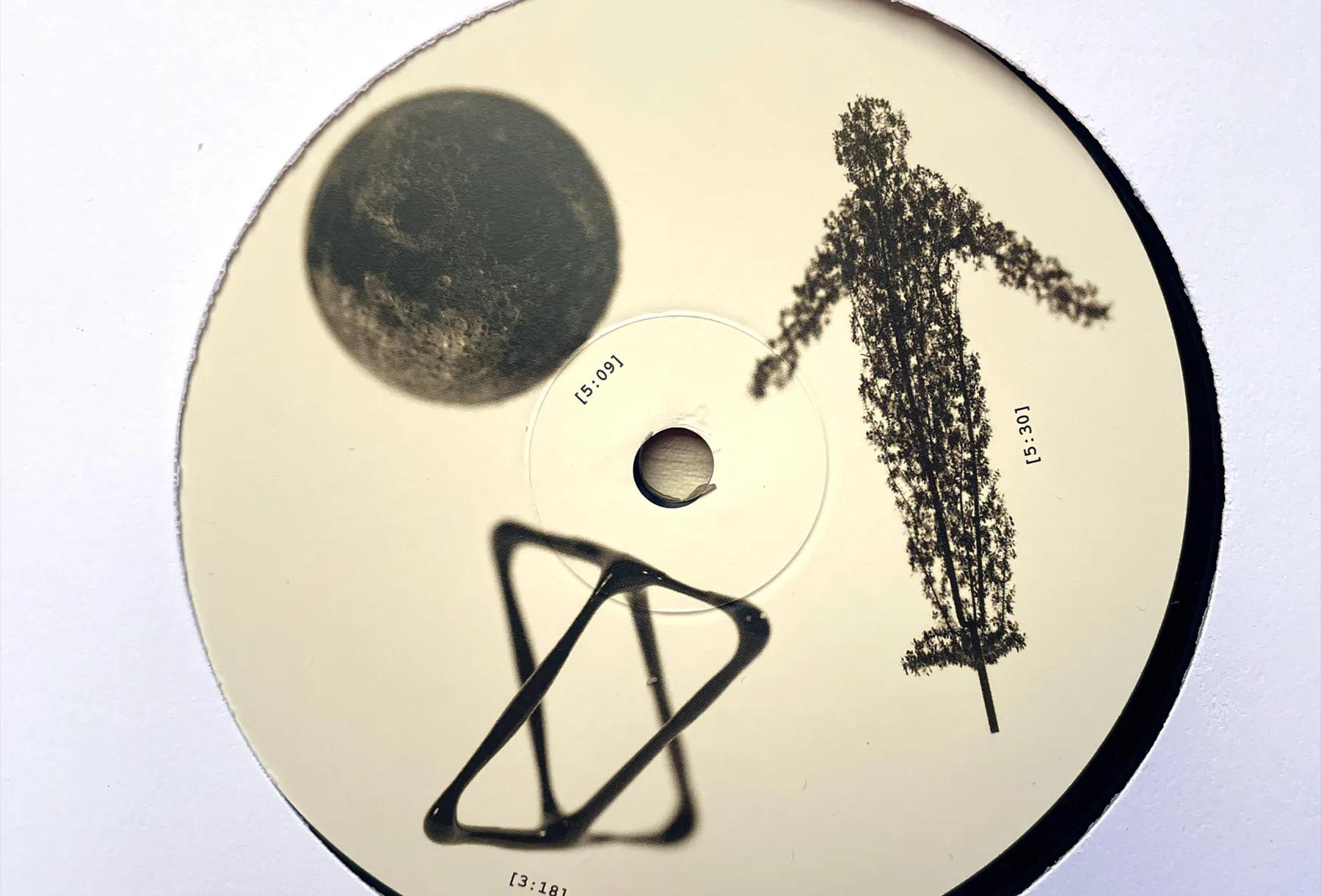 Vinyl center design for Oracle Bones
