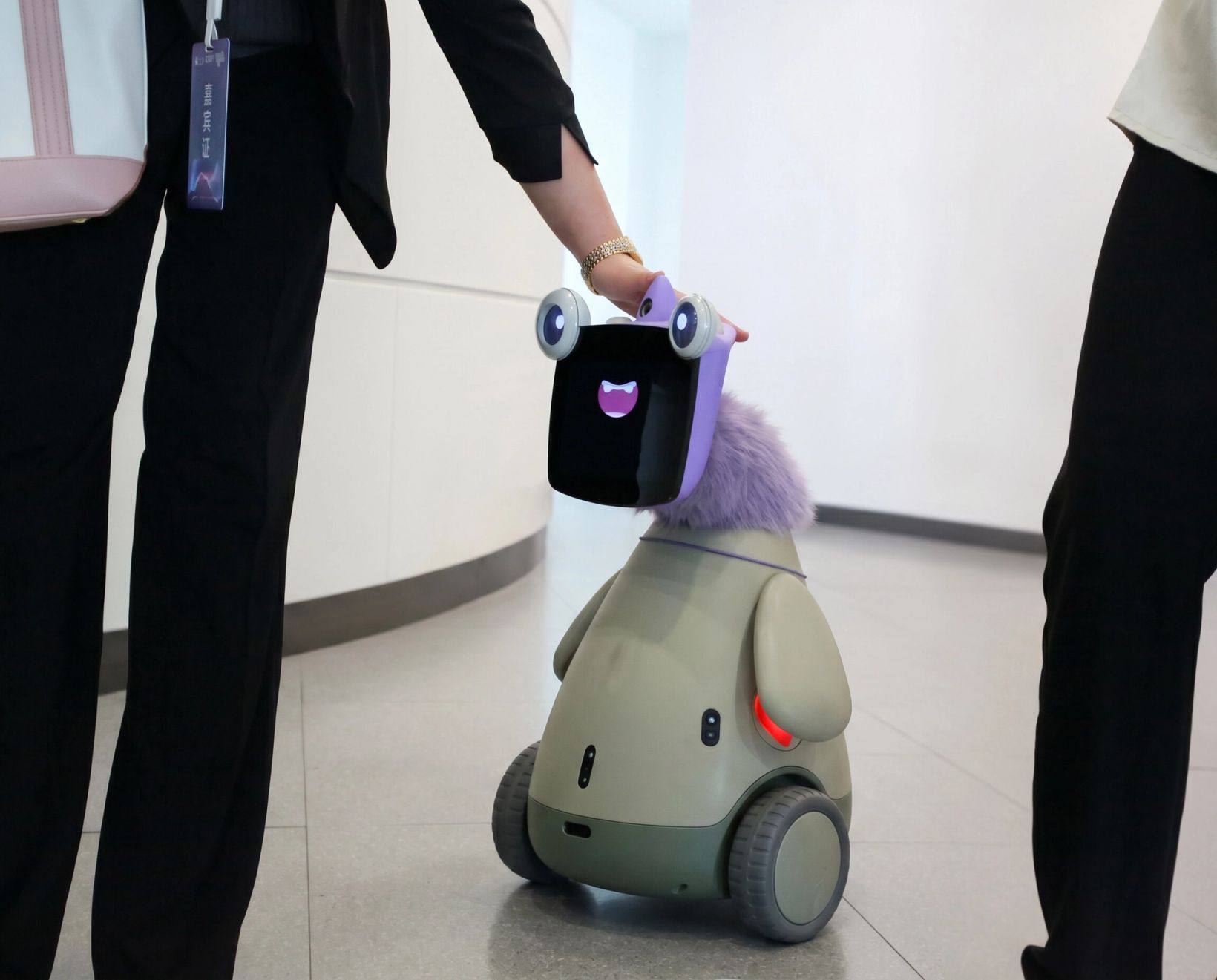 OlloNi SS1 AI cyber-pet interacting with a person