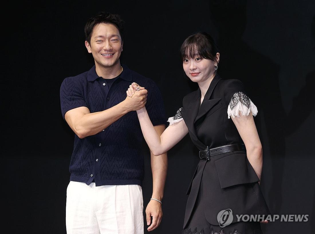 Actors Son Suk-ku (L) and Kim Da-mi of Disney+’s new Korean original series “Nine Puzzles” pose for a photo during a press conference at a Seoul hotel on May 14, 2025. (Yonhap)