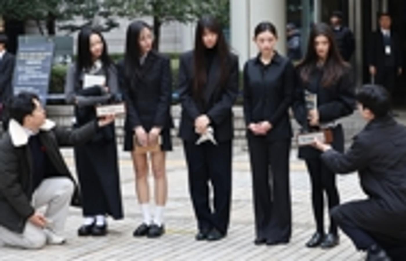 법원, 뉴진스 독자활동 불허 “위반 1회당 1명 10억 어도어 배상”