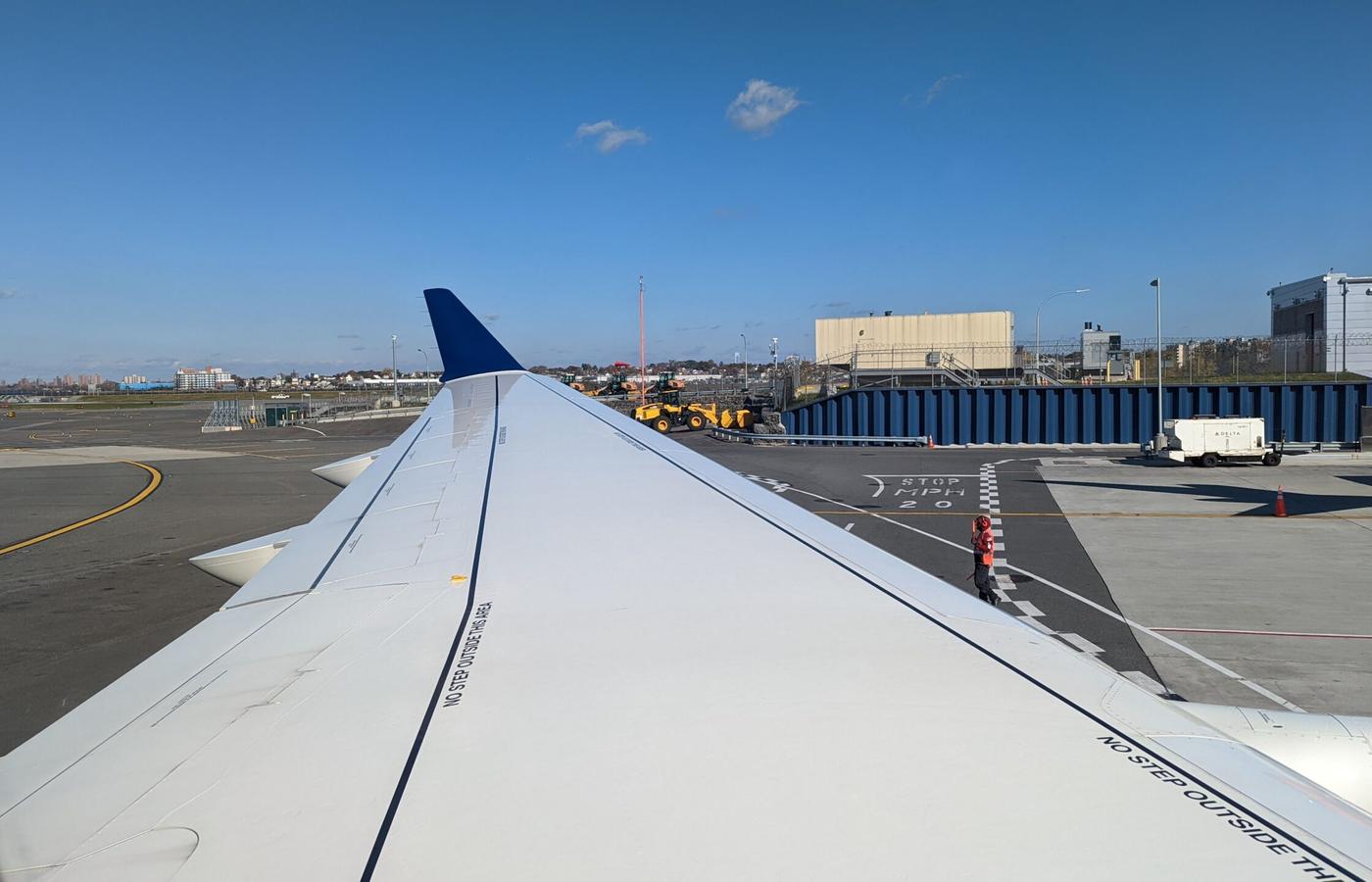 뉴어크 공항, ‘관제 장비 고장’ 300회