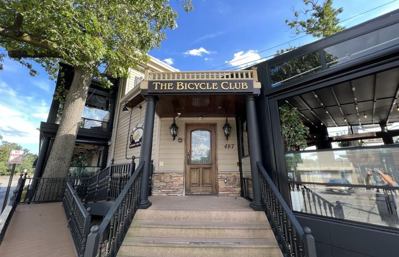 가족 외식과 연말 모임이 자연스럽게 스며드는 곳, The Bicycle Club