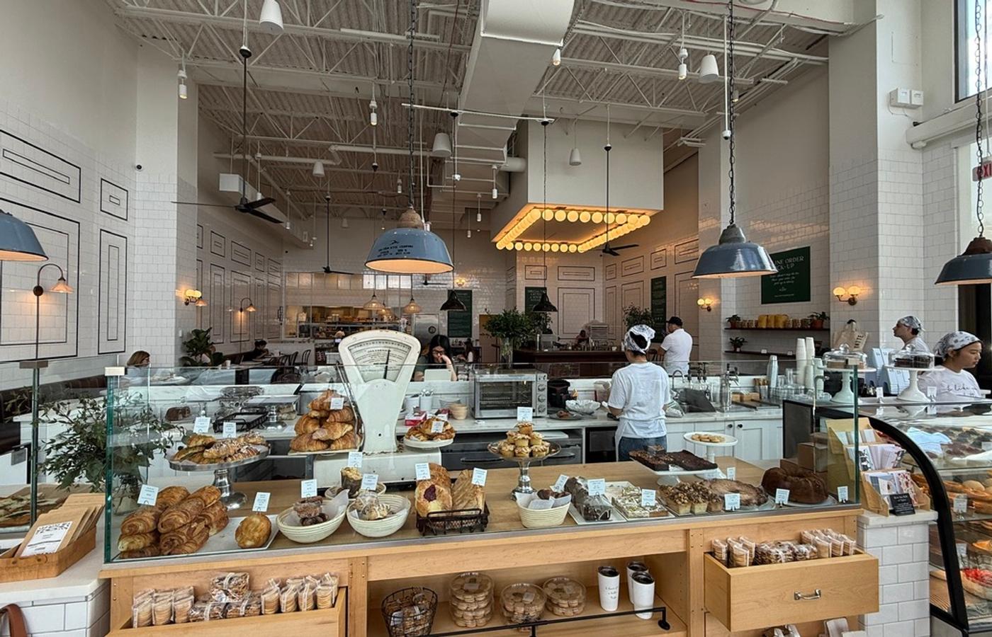 파리의 격조와 지중해의 위로가 교차하는 공간, ‘타테-Tatte Bakery & Café’가 복제해 낸 아날로그 오아시스