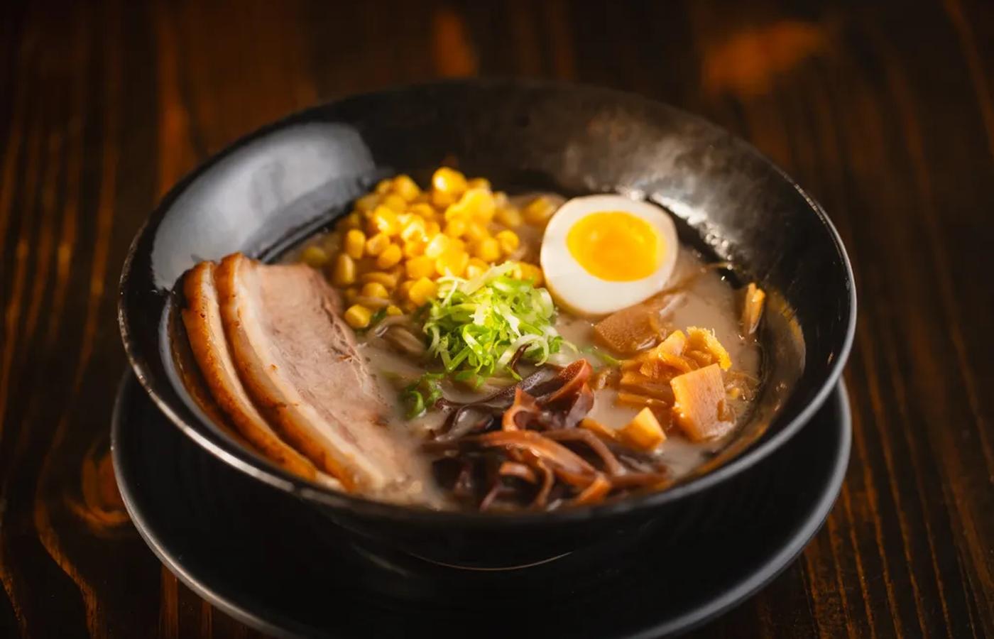 일상의 거리에서 마주친 절품(絶品)의 미학: ‘제핀 라멘 & 테마키(Zeppin Ramen & Temaki)’ 리뷰