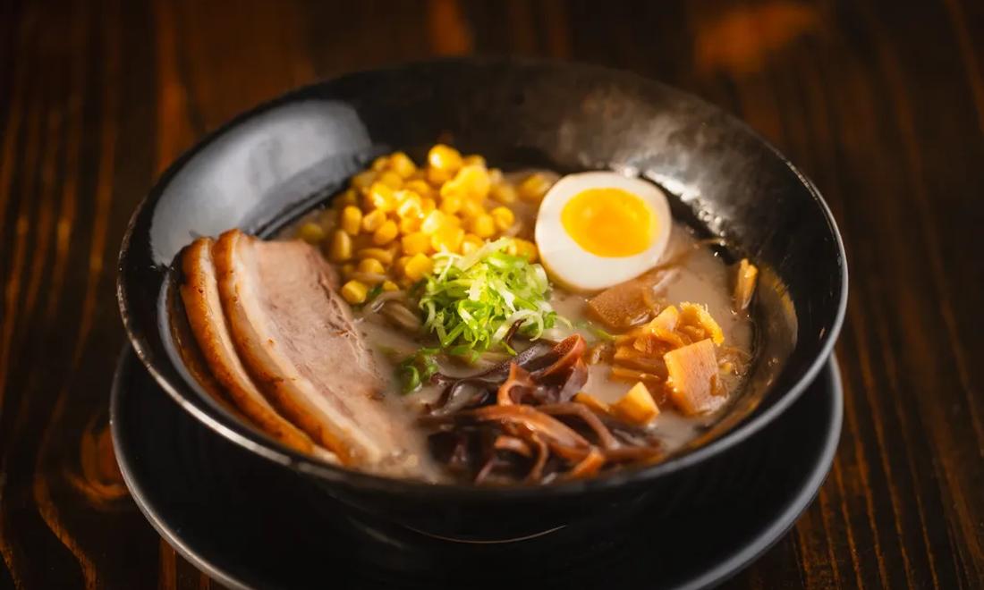 일상의 거리에서 마주친 절품(絶品)의 미학: ‘제핀 라멘 & 테마키(Zeppin Ramen & Temaki)’ 리뷰