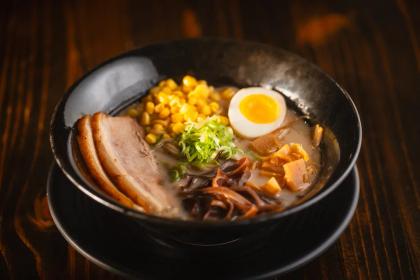 일상의 거리에서 마주친 절품(絶品)의 미학: ‘제핀 라멘 & 테마키(Zeppin Ramen & Temaki)’ 리뷰