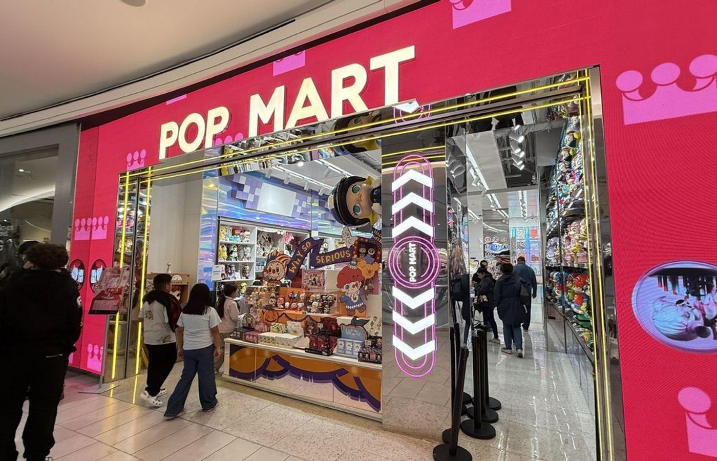 “작은 상자에서 시작된 거대한 경제”- POP MART
