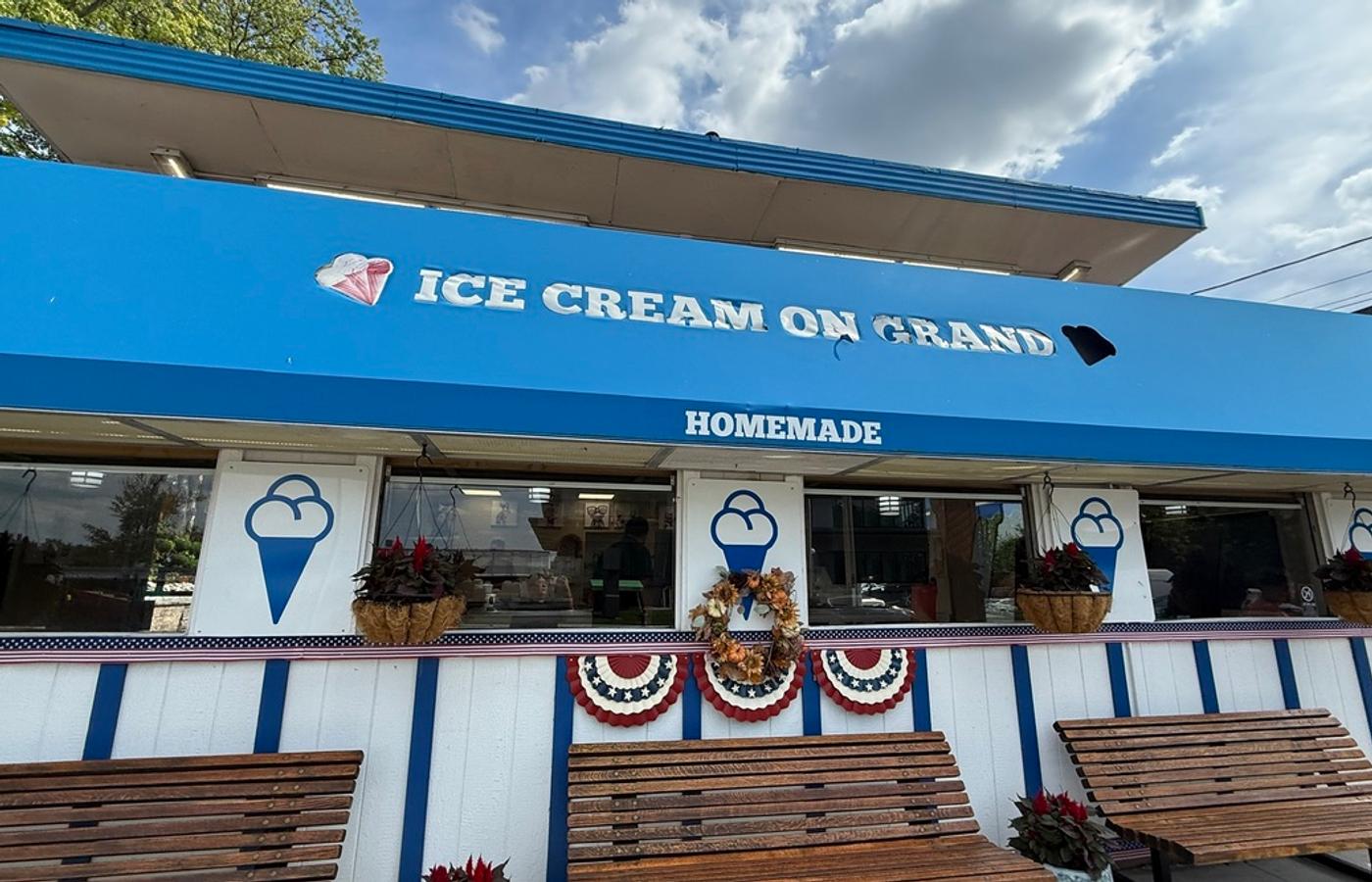 인공 첨가물 없는 ‘순수의 맛’… 30년 전통을 지켜온 잉글우드의 미식 유산, ‘Ice Cream on Grand’