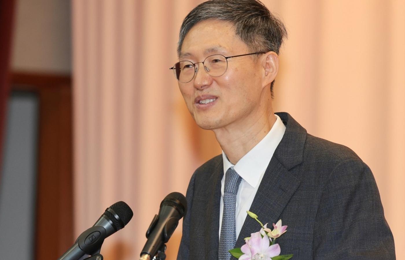 ‘尹파면’ 선고후 떠난 문형배·이미선 “헌법준수·결정존중”