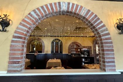 세월의 무게를 이겨내고 지역 클래식으로 거듭난 스페인 미식의 성지, ‘Segovia Restaurant’