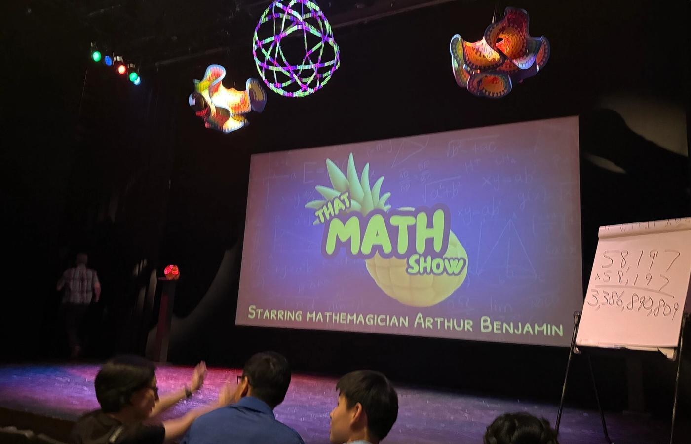 피할 수 없는 시험지에서 즐거운 광장으로… ‘The Math Show (더 매스 쇼)’가 선사한 숫자의 마법