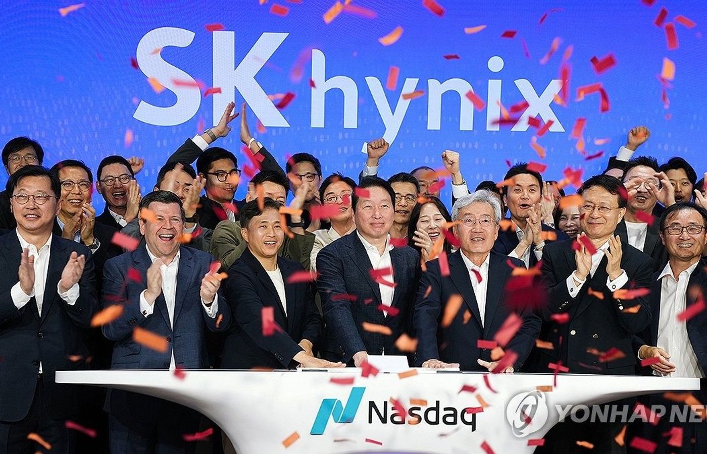 첫날부터 13% 급등…SK하이닉스 '화려한 나스닥 데뷔'에 월가도 주목