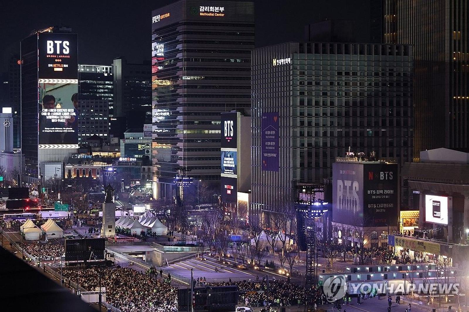 방탄소년단(BTS) 광화문 공연 (서울=연합뉴스) 21일 서울 광화문 광장에서 그룹 방탄소년단(BTS)이 정규 5집 ‘아리랑'(ARIRANG) 발매를 기념해 무료 공연 ‘BTS 컴백 라이브: 아리랑'(BTS THE COMEBACK LIVE｜ARIRANG)을 열고 있다. 2026.3.21 [사진공동취재단] photo@yna.co.kr