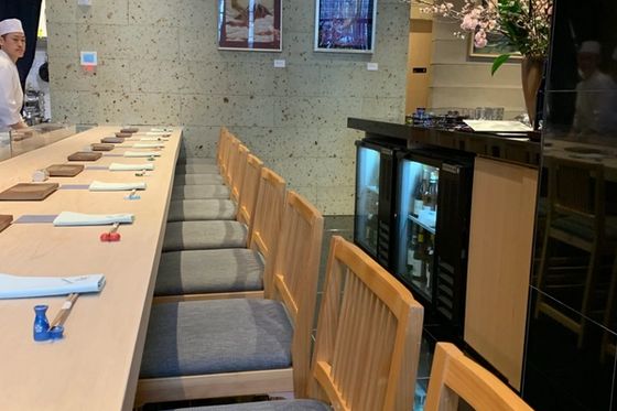 엄숙함을 벗어던진 일식의 신인류, 오마카세의 문턱을 깨부수다: 맨해튼 ‘본다이 스시(Bondi Sushi)’가 이끄는 캐주얼 프리미엄 혁신
