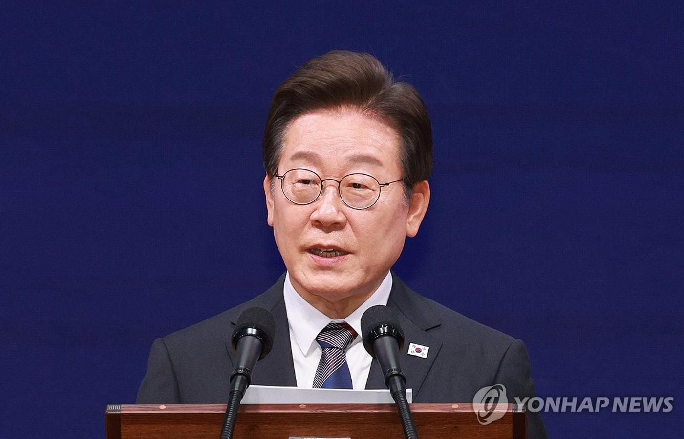 李대통령 “자유가 곧 경제…민주주의가 밥먹여주는 것 증명해야”