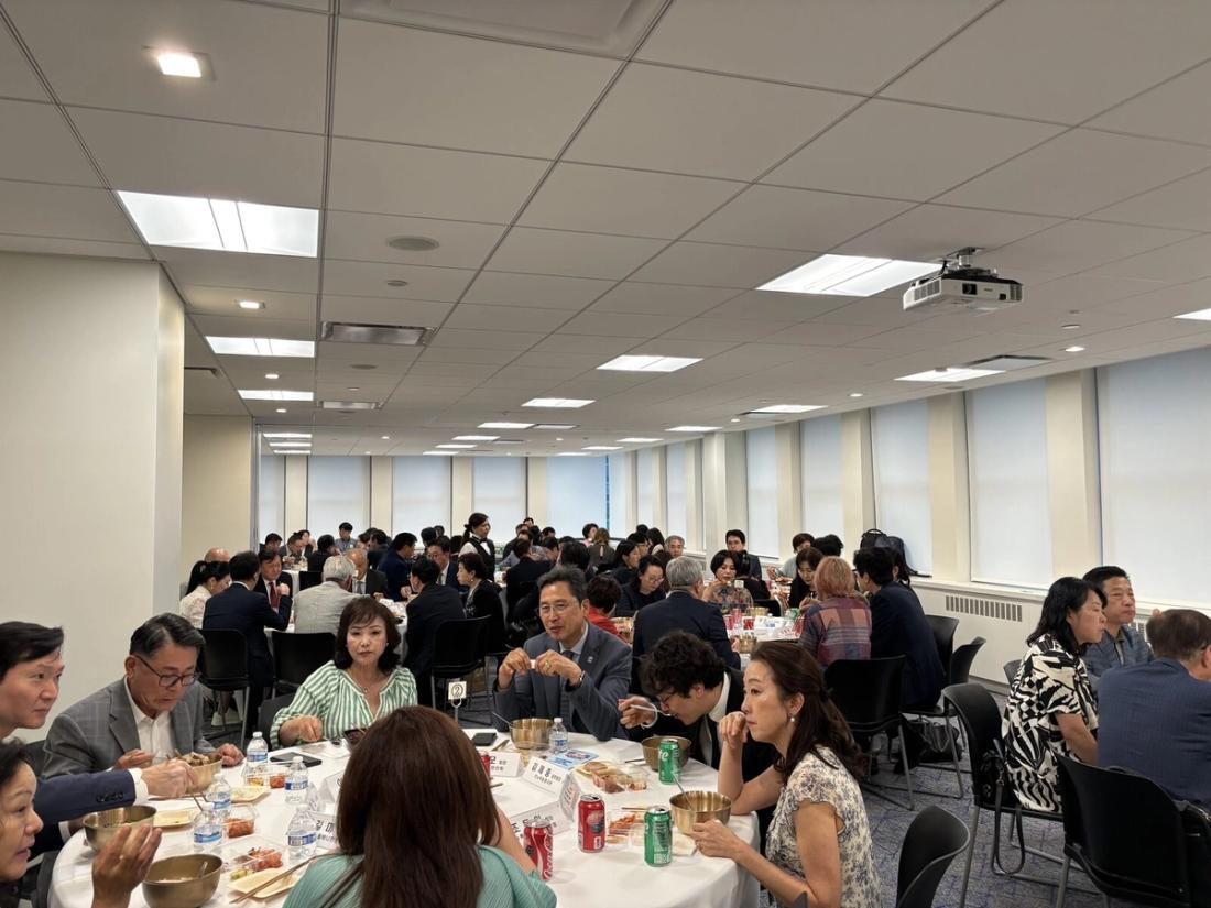 재외동포단체 초청 간담회 참석자 단체 사진 (사진: 주뉴욕총영사관 제공)