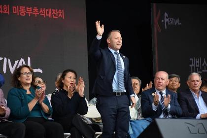 갓하이머 의원, 뉴저지 추석대잔치 찾아 "한인 사회는 북부 뉴저지의 핵심"… 테데스코 카운티장·박엘렌 의원 등 동행