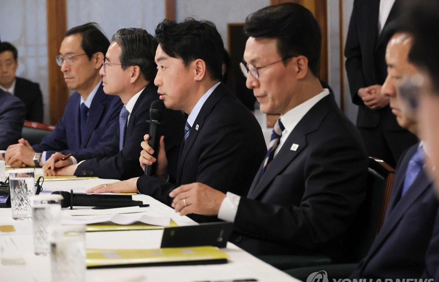 대통령실 “한국인 근로자 석방 교섭 마무리…전세기 출발 예정”