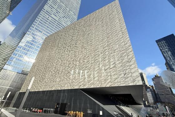 빛과 공간의 변주: 뉴욕 펄먼 공연예술센터(PAC NYC)의 미학적 성취
