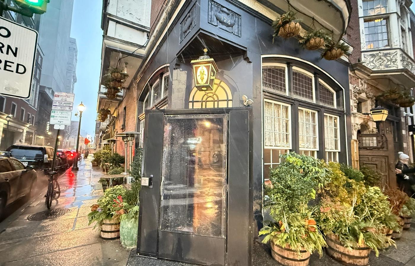 필라델피아 한복판에서 마주하는 영국의 우아함: 더 댄딜라이언(The Dandelion) 리뷰
