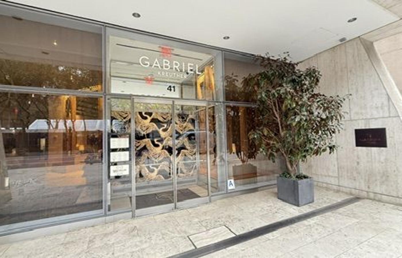 연말의 뉴욕, 고급스러움과 온기 모두 잡은 한 자릿수 — ‘가브리엘 크뢰이터(Gabriel Kreuther)’