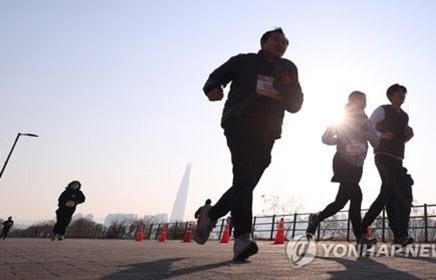 저속노화 가능할까…”젊다고 생각하며 살면 덜 늙는다”