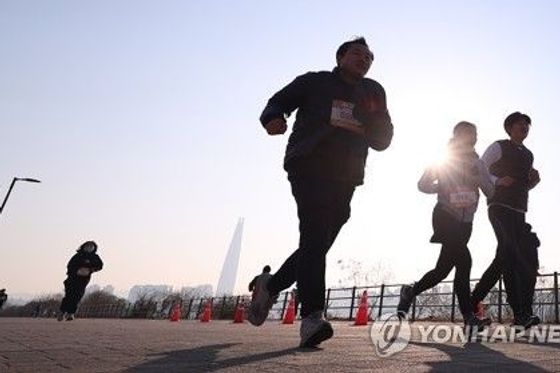 저속노화 가능할까…”젊다고 생각하며 살면 덜 늙는다”