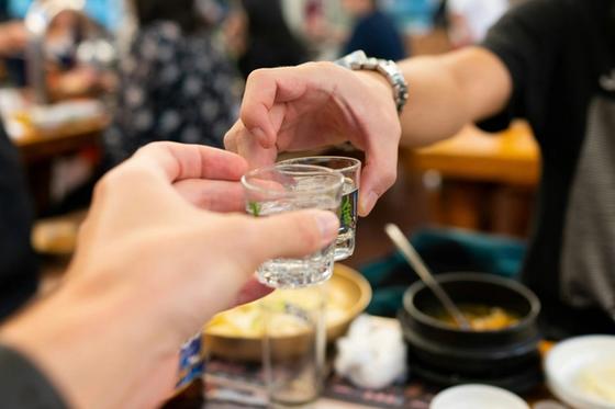 한국의 술 ② 소주 – 국가, 서민 그리고 한국 대표 술