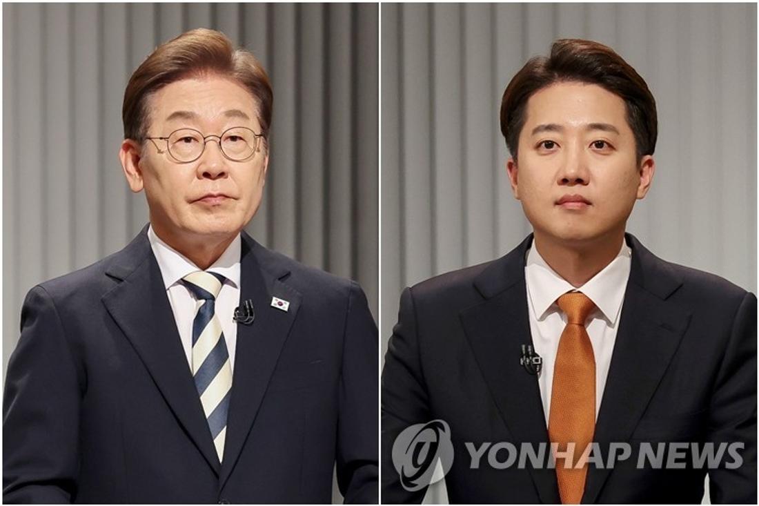 제21대 대선 2차 후보자 토론회 준비하는 이재명-이준석 후보 (서울=연합뉴스) 더불어민주당 이재명(왼쪽)·개혁신당 이준석 대선후보가 23일 서울 여의도 KBS 스튜디오에서 열린 제21대 대선 2차 후보자 토론회를 준비하고 있다. 2025.5.23 [국회사진기자단] photo@yna.co.kr