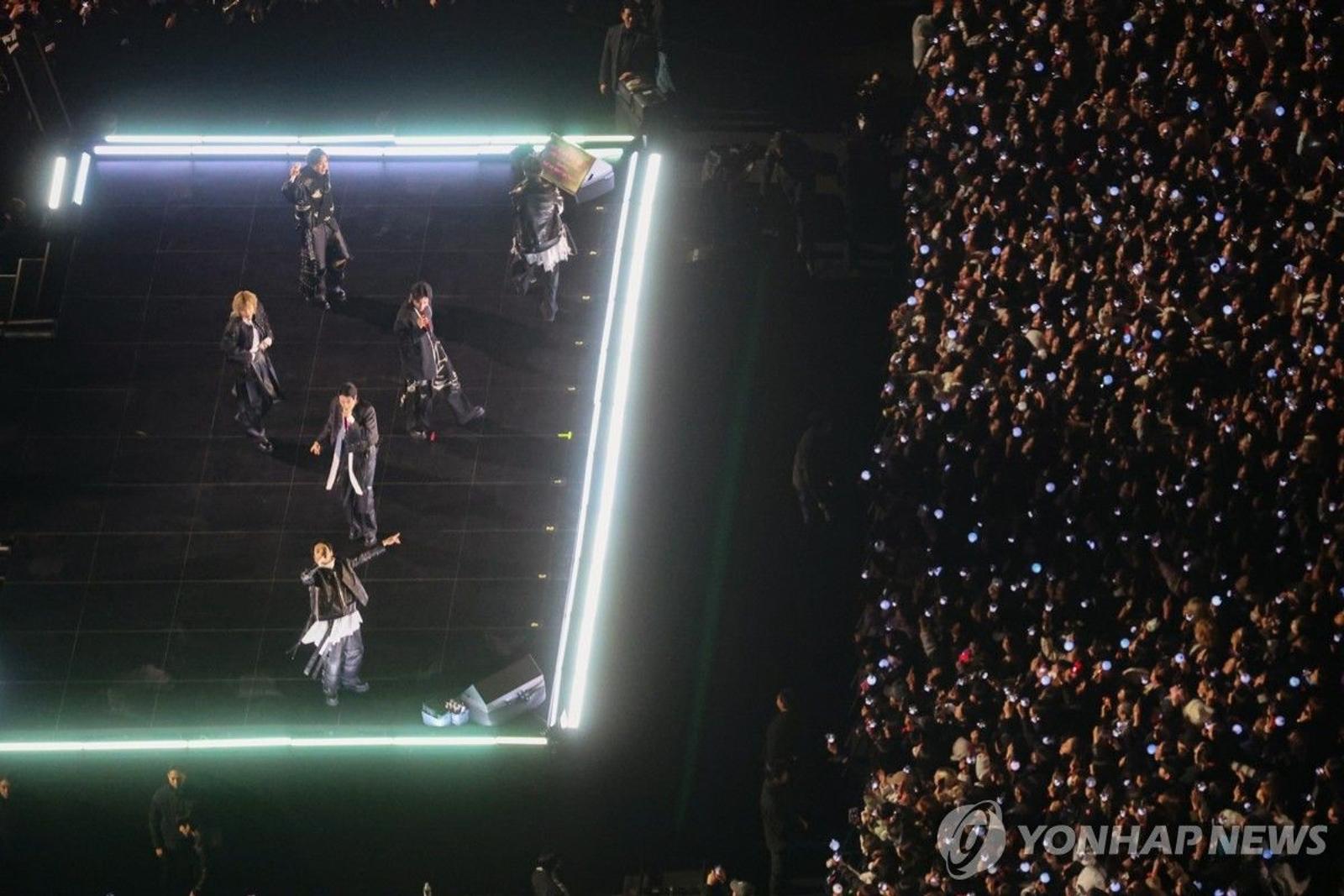 BTS, 보고 싶던 ‘아미’와 함께 호흡하며 (서울=연합뉴스) 서대연 기자 = 그룹 방탄소년단(BTS)이 21일 서울 광화문 광장에서 정규 5집 ‘아리랑'(ARIRANG) 발매를 기념해 무료 공연 ‘BTS 컴백 라이브: 아리랑'(BTS THE COMEBACK LIVE｜ARIRANG)을 열고 있다. 2026.3.21 dwise@yna.co.kr