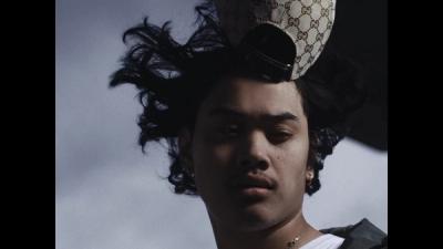 hat blowing off of talent in slow motion