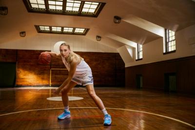 Paige Bueckers dribbling a basketball