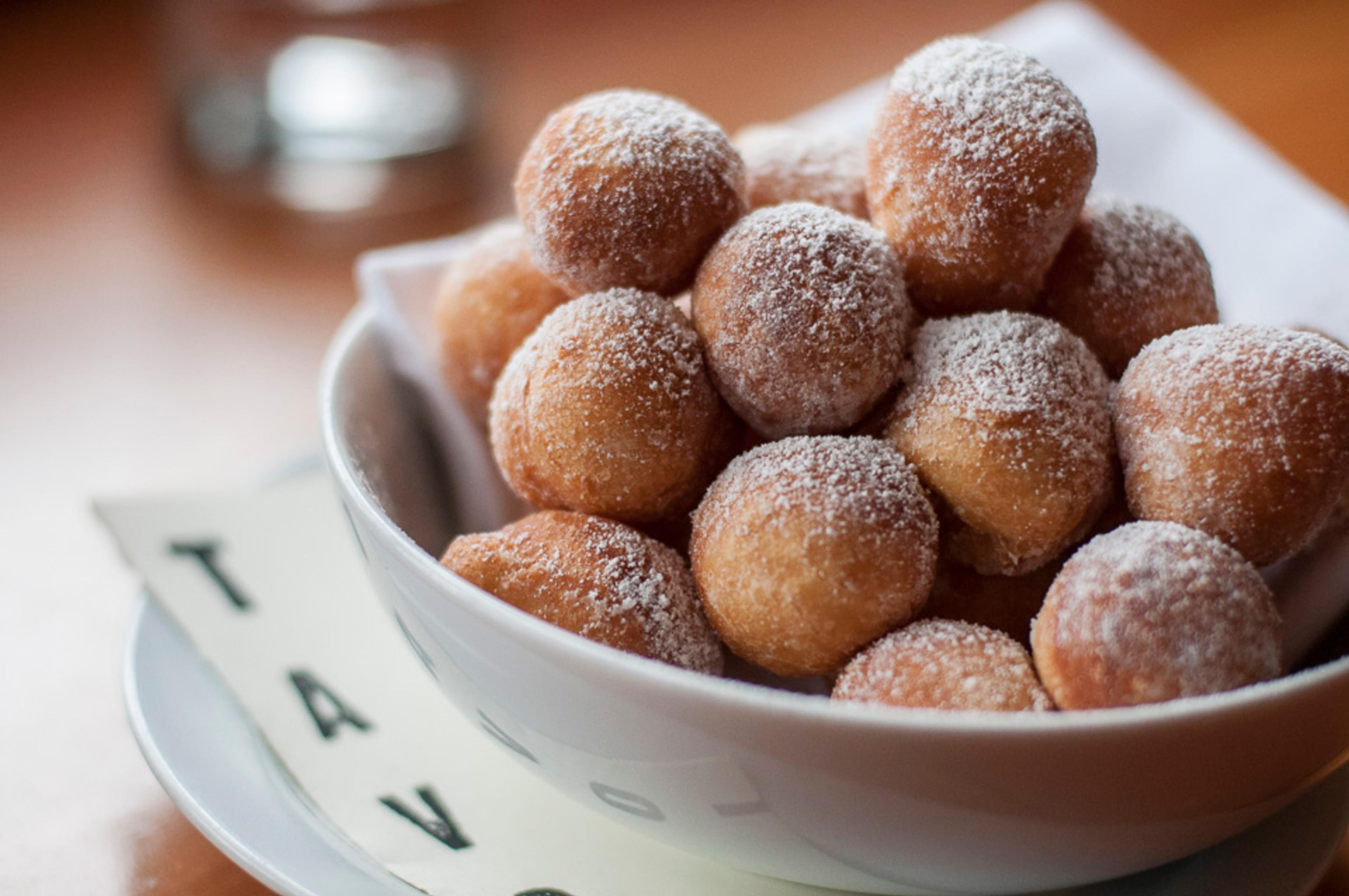 Lemon donuts with powdered sugar