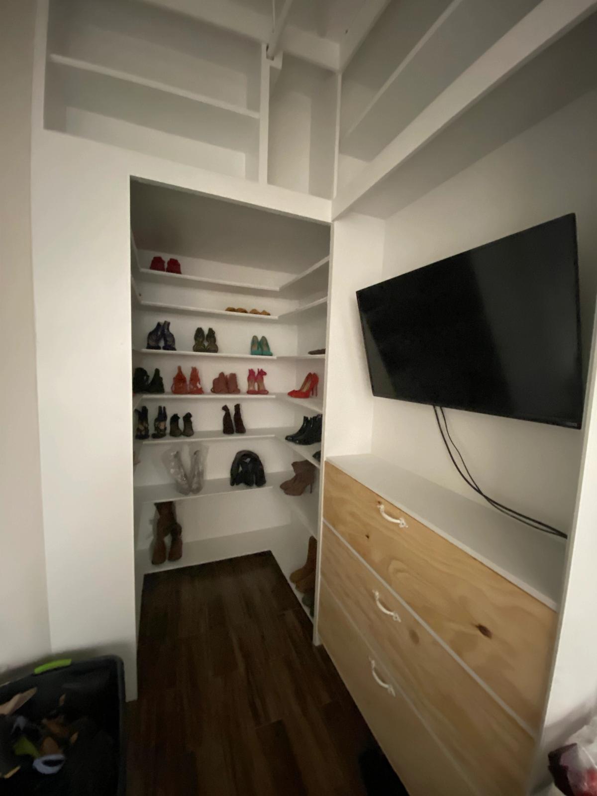 Peachtree A T L Custom Closet image 21