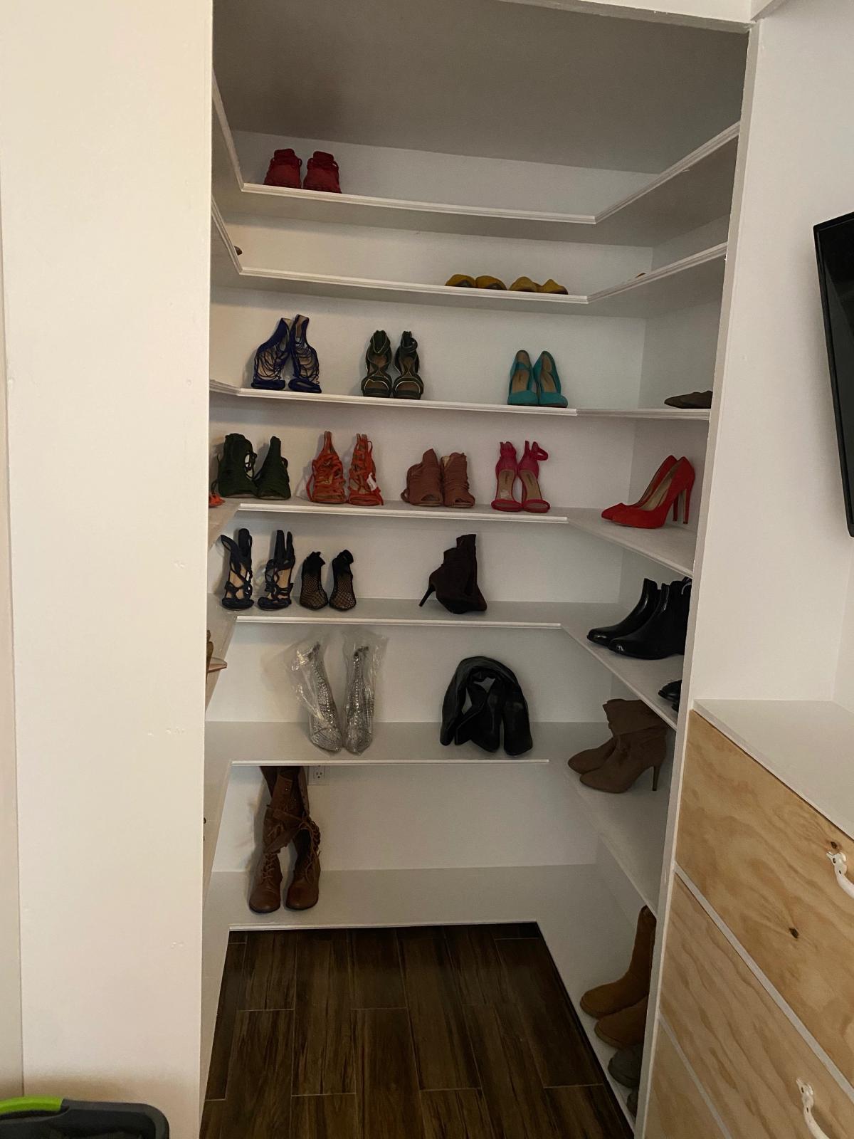 Peachtree A T L Custom Closet image 19