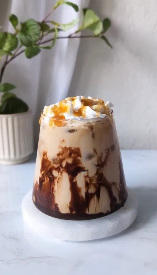 Salted Caramel Pretzel Latte