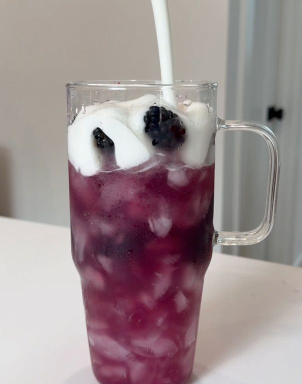 Blackberries & Cream Protein Refresher