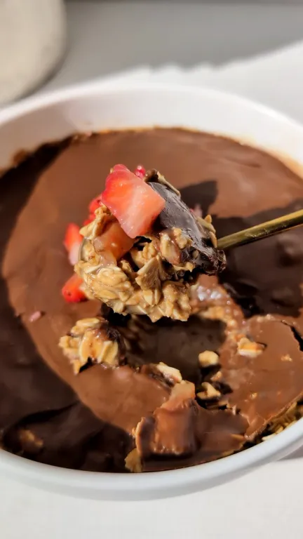 Chocolate Strawberry Overnight Oats