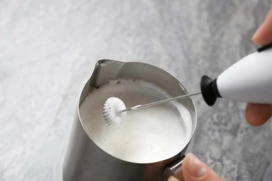 How To Use a Milk Frother: 5 Easy Steps